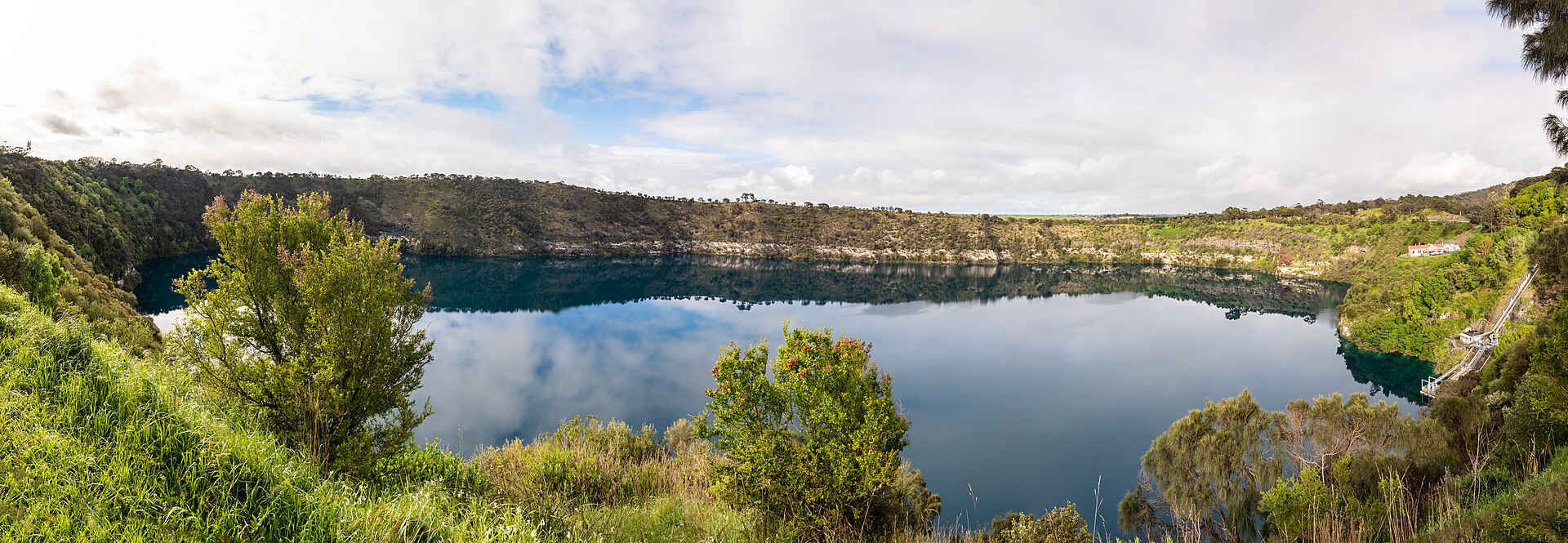 Mount Gambier volcanic lakes loop
